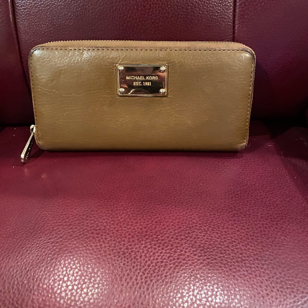 Michael kors wallet
